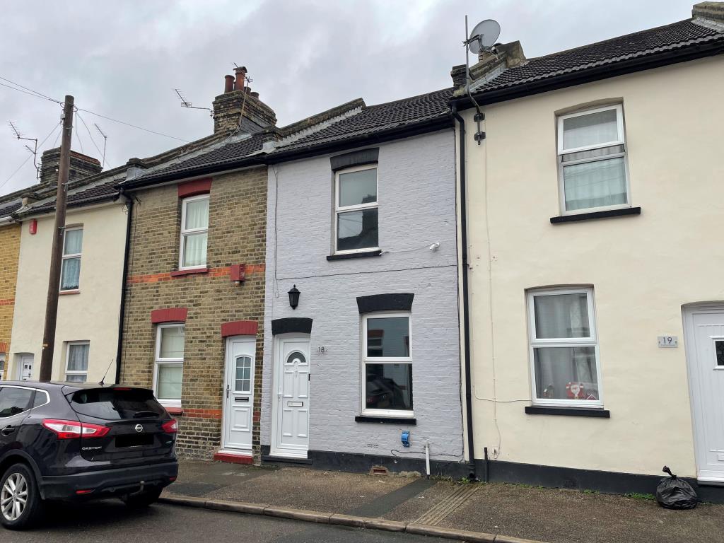 Lot: 59 - TWO-BEDROOM MID-TERRACE HOUSE - Mid terrace house with painted front